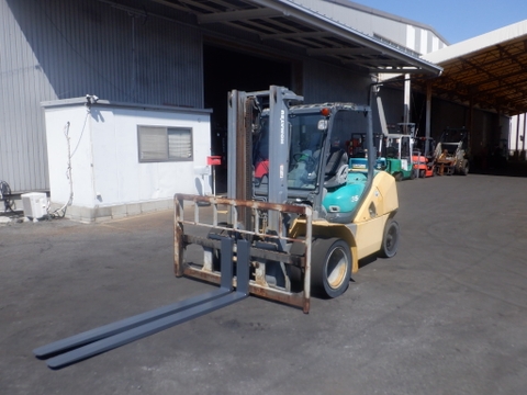 Xe nâng 3,5 tấn KOMATSU FD35T-10 đời 2012 dịch giá Nhật bãi