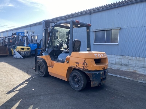 Xe nâng Nhật bãi TOYOTA 7FD35 số sàn giá tốt
