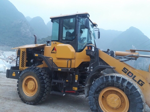 Cho thuê xúc lật gầu 1,7 m3