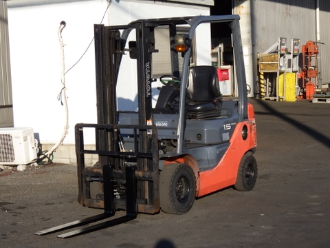 Xe nâng Nhật bãi TOYOTA 8FD15 1,5 tấn dịch giá. Xe đẹp, giá tốt