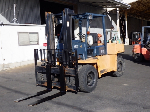 Xe nâng 6 tấn KOMATSU FD60-5 nhập Nhật. Xe đẹp, hoạt động ít giờ