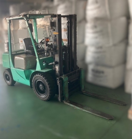 Xe nâng 3 tấn Mitsubishi số tự động chui cont nâng cao 3 m