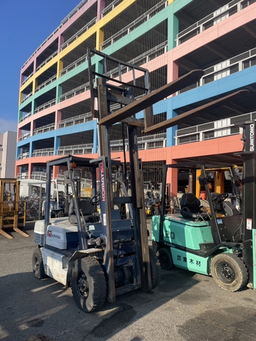 Xe nâng 2,5 tấn Komatsu FD25-11 số sàn