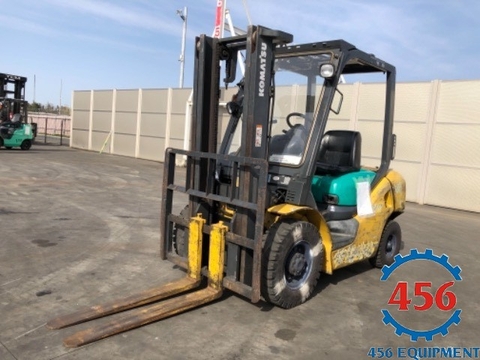 Xe nâng cũ 2,5 tấn Komatsu FD25C-15 số sàn