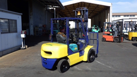 Xe nâng dầu 2.5 tấn Komatsu FD25C-12 gật gù lốp kép (Số sàn)