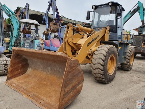 XÚC LẬT CŨ GẦU 1,7 KHỐI  DÙNG LƯỚT. SẢN XUẤT NĂM 2018