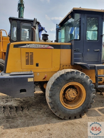 BÁN XÚC LẬT CŨ GẦU 1,7 KHỐI XCMG LW300F ĐỜI 2013