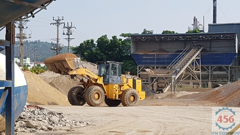 MÁY XÚC LẬT CŨ LIUGONG 50CN GẦU 3 KHỐI CẦN BÁN. SẢN XUẤT 2013