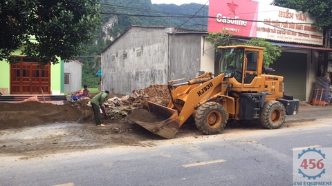 BÁN MÁY XÚC LẬT NHỎ HOẰNG GIAI HJ 930 CÔNG SUẤT 85 KW