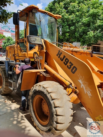 BÁN MÁY XÚC LẬT NHỎ HOẰNG GIAI HJ 930 CÔNG SUẤT 85 KW