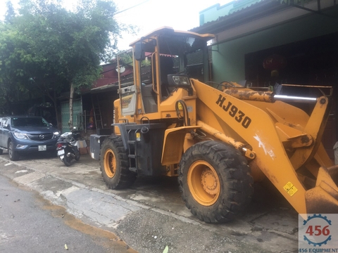 BÁN MÁY XÚC LẬT NHỎ HOẰNG GIAI HJ 930 CÔNG SUẤT 85 KW