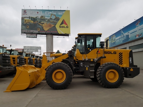 MÁY XÚC LẬT SDLG L953 DUNG TÍCH GẦU 3,2 M3. BẢO HÀNH 2 NĂM