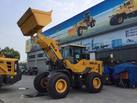 MÁY XÚC LẬT SDLG LG946L DUNG TÍCH GẦU 2,5 M3. BẢO HÀNH 2 NĂM