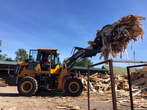 Máy xúc lật kẹp gỗ, gắp gỗ công suất 76 kW Lehman 936. Giá rẻ nhất