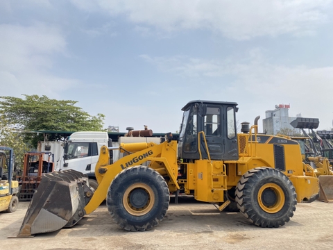 Xúc lật cũ Liugong Zl50CN gầu 3 m3 đời 2017.