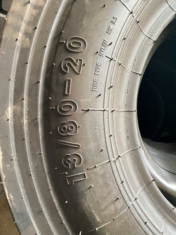 Lốp lu thảm 13/80-20 chính hãng ARMOUR  lắp lu XCMG, LIUGONG