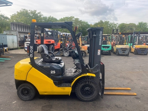 XE NÂNG KOMATSU FD25T-17 319923 LH:096.235.1368