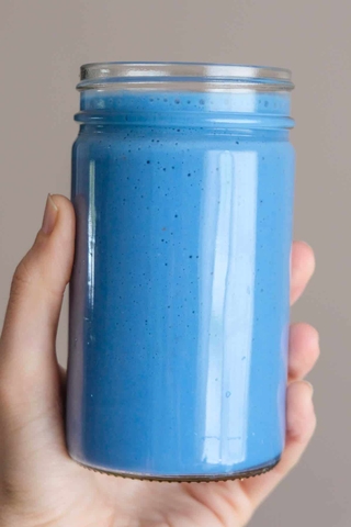 Sinh tố Blue Spirulina - phiên bản màu xanh lam tươi sáng từ tảo xoắn xanh