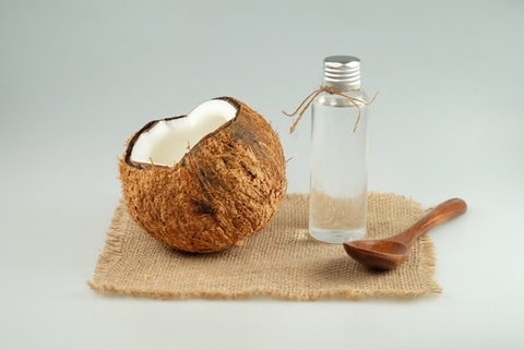 Dầu dừa phân đoạn có điểm khác biệt gì so với dầu dừa thông thường?