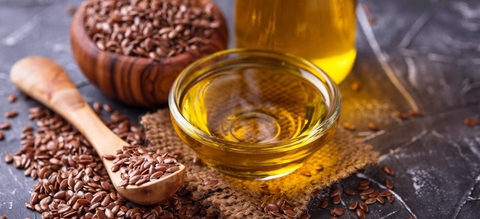 Dầu hạt lanh giàu omega-3 có lợi cho tiêu hóa, sức khỏe của da và tim