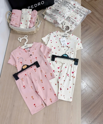 - SET 2 BỘ BÉ GÁI LEN TĂM TIM HOA CÚC CỔ hồng be