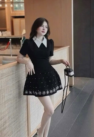 VÂY PHỐI CỔ ĐÍNH ĐÁ MÀU ĐEN