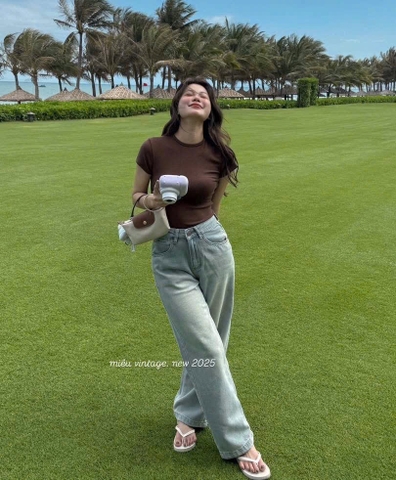 QUẦN JEAN SUÔNG NẮP TÚI SAU XANH NHẠT CT31