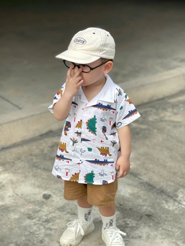- BỘ BÉ TRAI ÁO SƠ MI KHỦNG LONG QUẦN NÂU