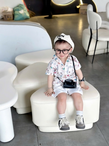 - BỘ ĐÙI BÉ TRAI ÁO SƠ MI CÚN QUẦN SOOC TRẮNG