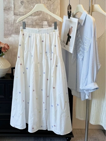 CHÂN VÁY TRẮNG THÊU HOA NỔI QCCC