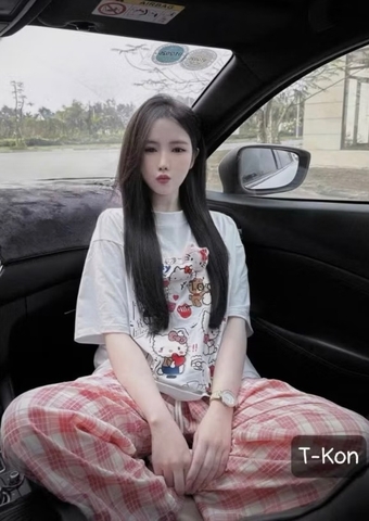 XẢ KHO BỘ CỘC TRẮNG KITTY QUẦN KẺ HỒNG