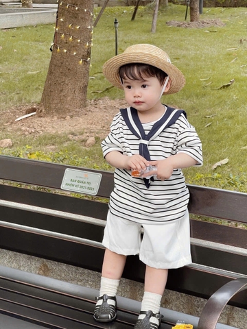 BỘ ĐÙI KẺ QUẦN TRẮNG KÈM KHĂN