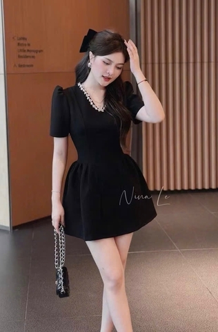 VÁY XOÈ ĐEN CỔ V KHÂU ĐÁ