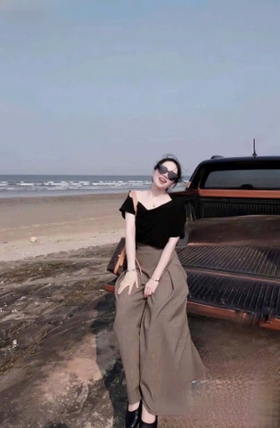 SÉT ÁO ĐEN LỆCH VAI QUẦN SUÔNG NÂU