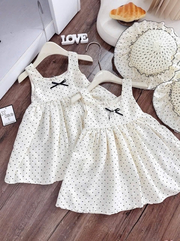 - VÁY BÉ GÁI BABYDOLL TRẮNG CHẤM BI SÁT NÁCH KÈM MŨ