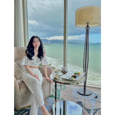 SET ĐŨI NỮ TRẮNG TRỄ VAI CHUN EO QUẦN SUÔNG