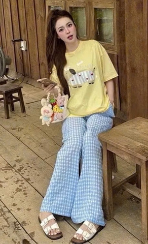 SÉT ÁO CỘC VÀNG HÌNH CÚN MIX QUẦN KẺ XANH