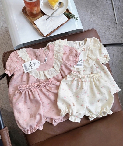 - BỘ BÉ GÁI ĐŨI HOA CHẤM BI GẤU CỔ REN