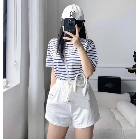 - BỘ ĐÙI NỮ ÁO XANH KẺ NGANG GẤU QUẦN SOOC TRẮNG