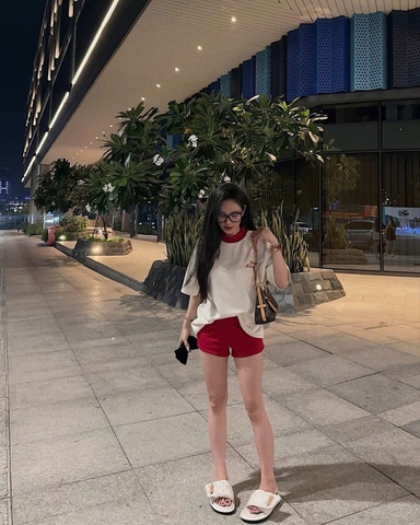 BỘ ĐÙI NỮ ÁO TRẮNG VIỀN MAMA QUẦN ĐỎ