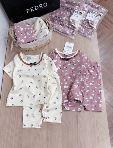 BỘ BÉ TRAI GÁI ÁO CỘC ĐỎ DAS QUẦN TRẮNG