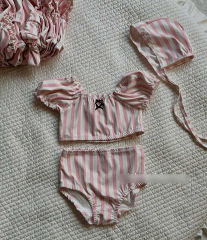 BỘ BƠI BIKINI KẺ HỒNG KÈM MŨ