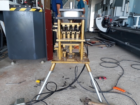 MÁY ĐỘT DẬP NHÔM XINGFA HỆ 93 CỬA LÙA
