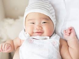 Cẩm nang phát triển bé 2 tháng tuổi