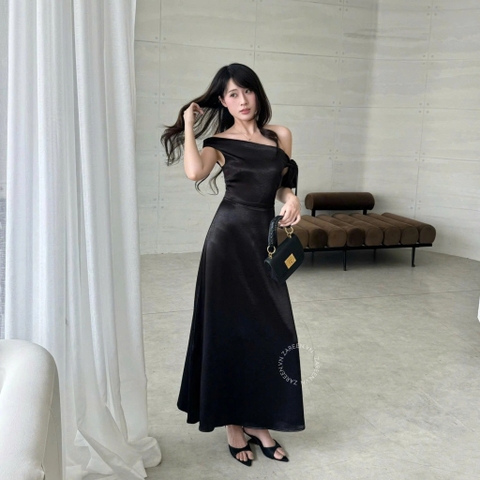 ĐẦM LỤA LỆCH VAI DÁNG DÀI ZAREEN DAX124