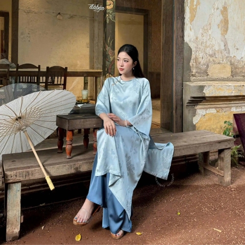 ÁO DÀI VÂN TỬ LỤA CỔ TRÒN ĐÍNH NÚT BƯỚM ZAREEN ADI10