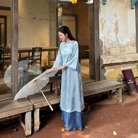 ÁO DÀI VÂN TỬ LỤA CỔ TRÒN ĐÍNH NÚT BƯỚM ZAREEN ADI10