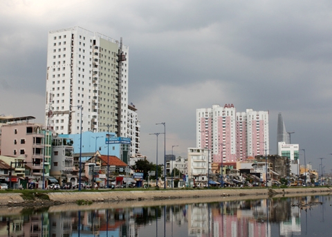 Thị trường nhà đất: Giới đầu tư vẫn đứng ngoài dù lãi suất ngân hàng đã giảm mạnh