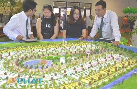 Người mua nhà vui mừng vì được bảo lãnh