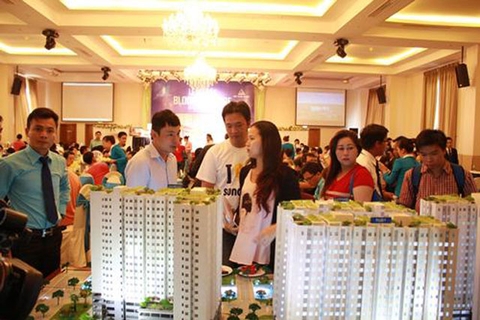 Ồ ạt ra chung cư, dân mua lại sốt ruột?